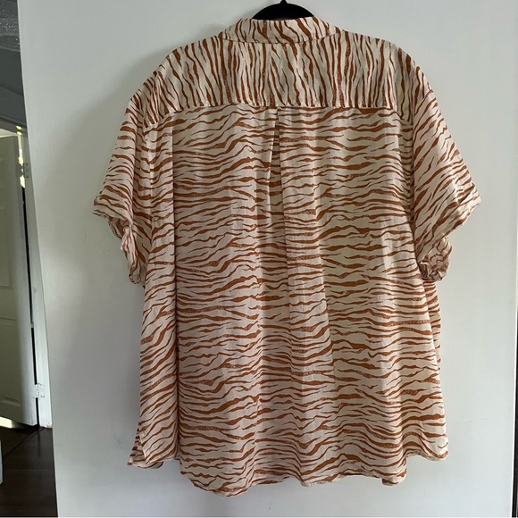 Ava & Viv Women's Plus Size Button Down Tiger Stripe  Short Sleeve Shirt Sz 3x - Picture 3 of 10